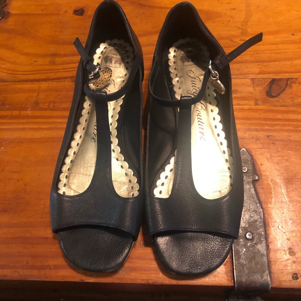 Juice Couture flat sandals